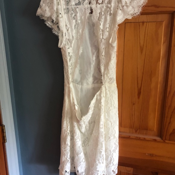 White lace dress with open back - Picture 2 of 2